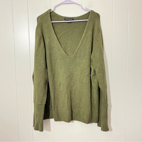 Something Navy Solid Green V Neck Long Sleeve Acrylic Blend Sweater  Size L - Picture 1 of 7
